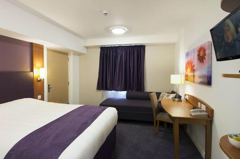 Premier Inn Wolverhampton City Centre Екстер'єр фото